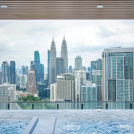 The Colony & Luxe Kuala Lumpur With Klcc View Skypool By Cobnb